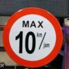 rambu max 10 km/jam